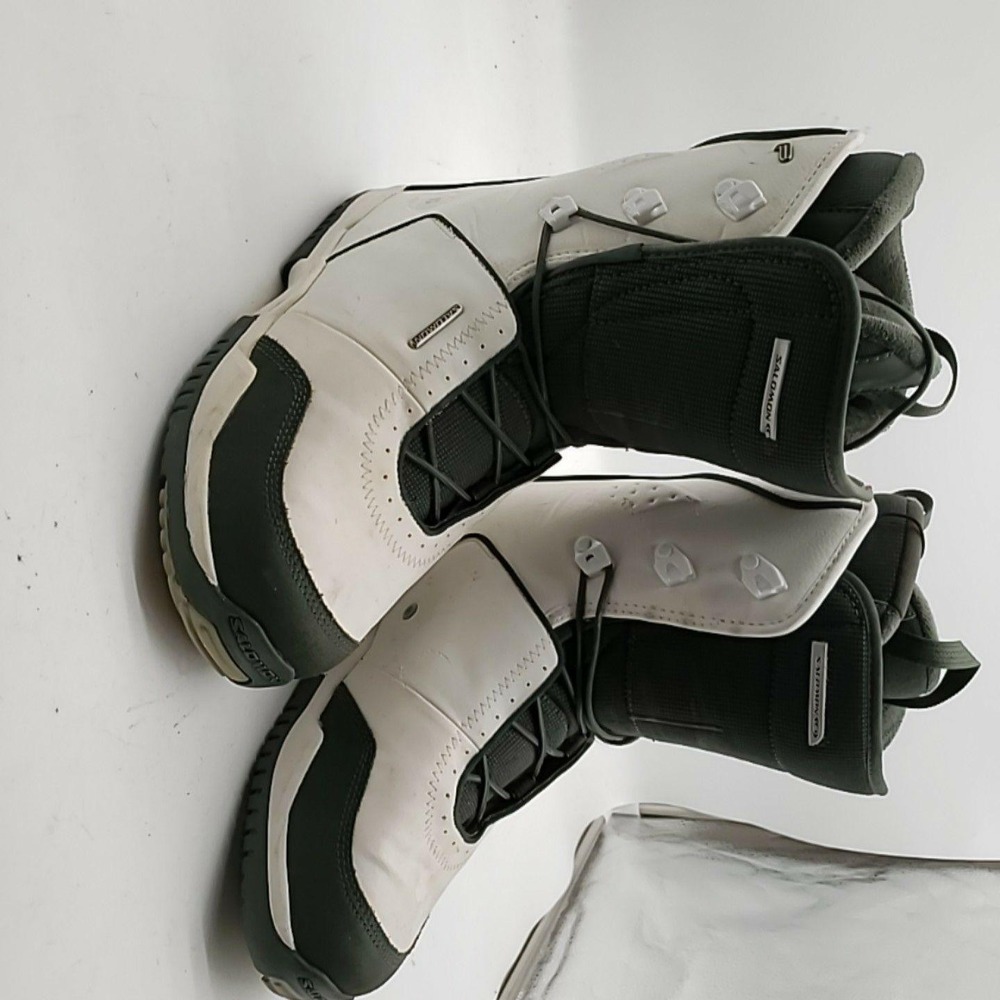 Burton Snowboard Boots Mens 9 White Black Lace Up Rubber Sole Traction Outsole
